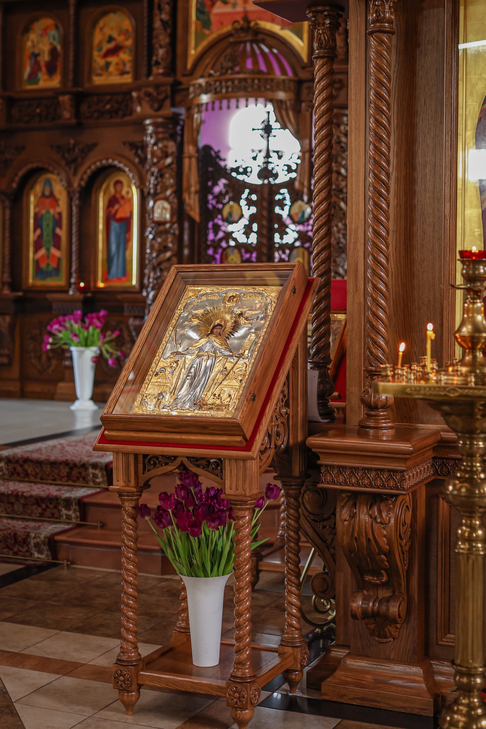 Икона в интерьере храма